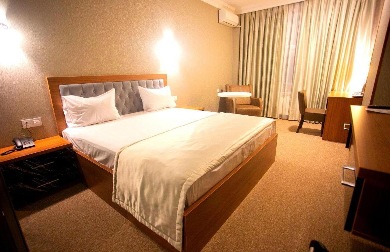 Royal Sapphire Hotel Baku Ngoại thất bức ảnh